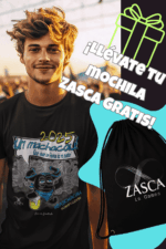 Hombre con camiseta negra ZASCHACAU QUE VIVAN LAS FIESTAS DE MI PUEBLO 2025 de Zasca in Games con promoción mochila gratis
