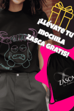 Camiseta negra mujer ZASCASTEIN con diseño original y promoción de mochila ZASCA gratis incluida