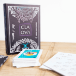 CLAVAO juego de mesa para sobremesa con cartas, caja y fichas de Zasca in Games