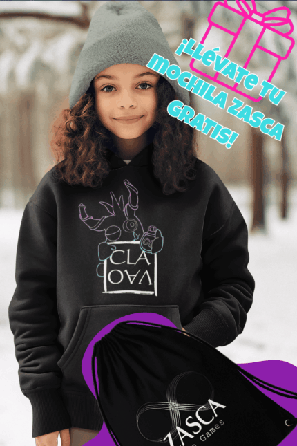 Niña con sudadera negra infantil CLAVAO de Zasca in Games con promoción mochila gratis