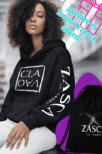 Mujer con sudadera negra unisex CLAVAO de Zasca in Games con promoción mochila gratis